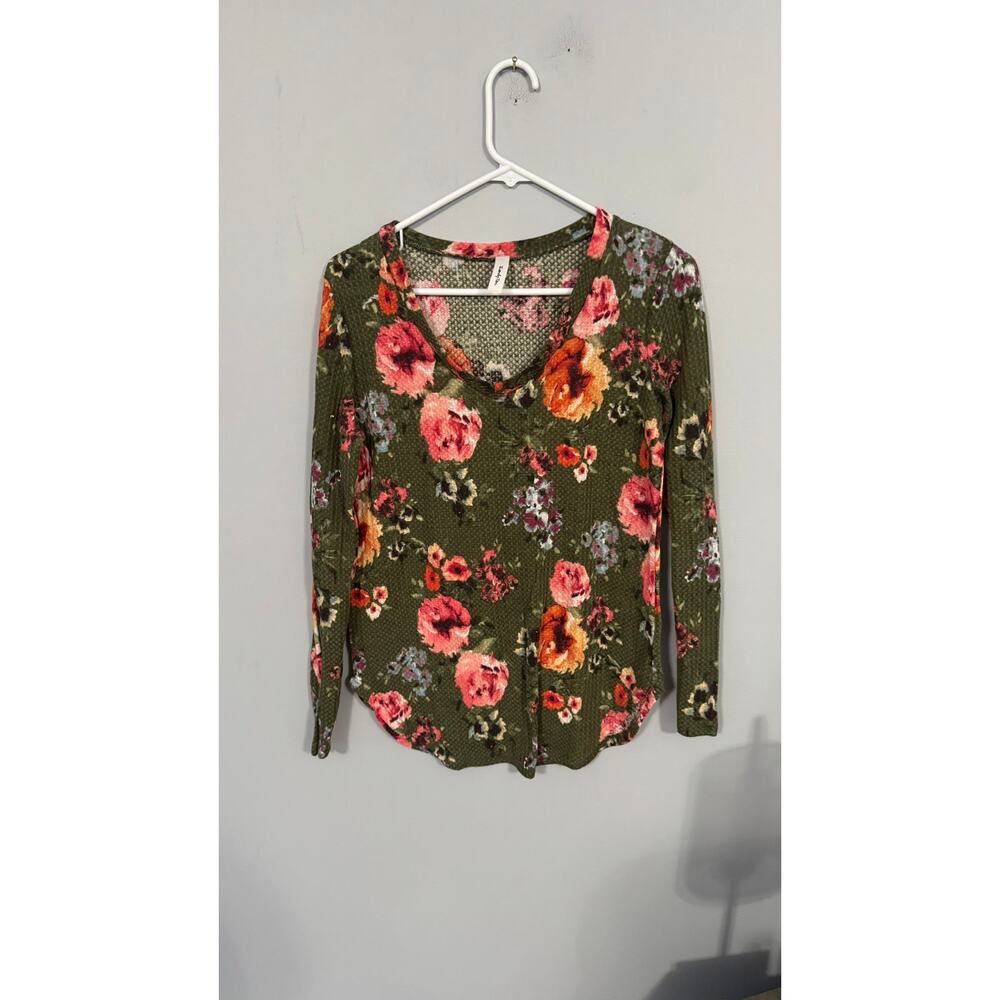 Twenty Ten Dark Green & Floral Waffle Knit Top Women's Size Small Rounded V-Neck